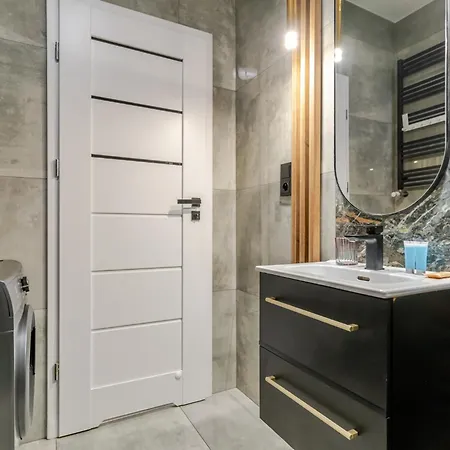 Apartament Ceglana Chic With Garden By Bookinghost